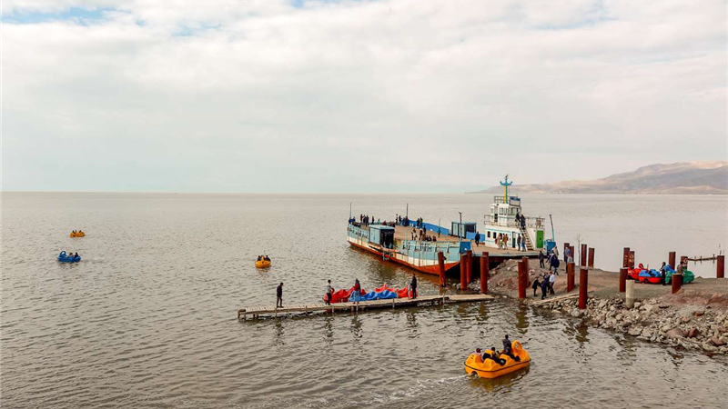 بازگشت زندگی به دریاچه ارومیه