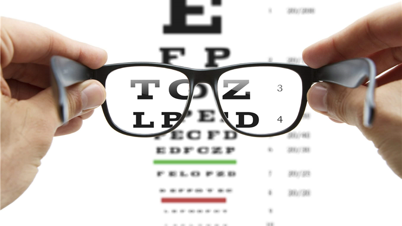 مراقب تبلت و کامپیوتر باشید! کارنزدیک عامل نزدیک‌بینی