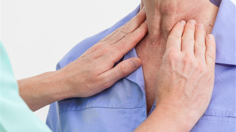 علایم کم‌کاری و پرکاری تیروئید را بشناسید