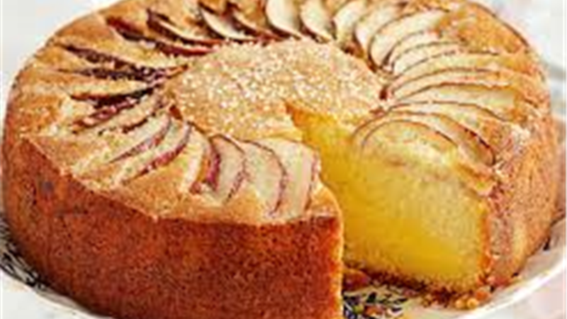 طرز تهیه کیک سیب خانگی با دارچین و گردو و هل
