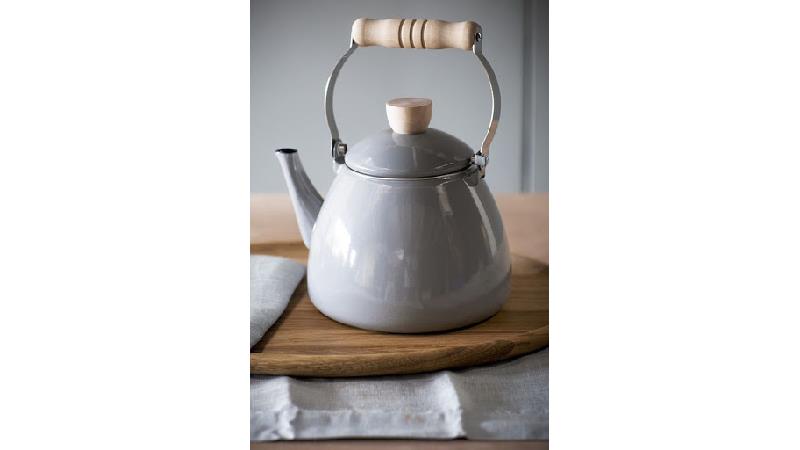 چگونه جرم کتری را از بین ببریم