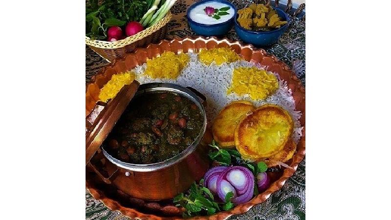 طرز تهیه خورش قورمه سبزی مجلسی و نکاتی که سرآشپزها بلدند
