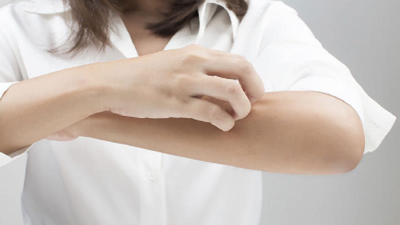 دلایل خشکی پوست در پاییز و زمستان و راههایی سریع برطرف کردن آن