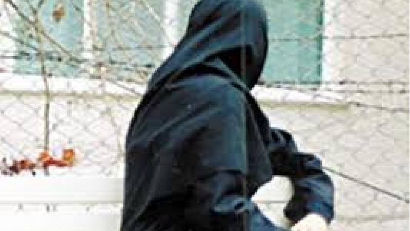 اخاذی عاشقانه دختر نوجوان توسط مرد میانسال