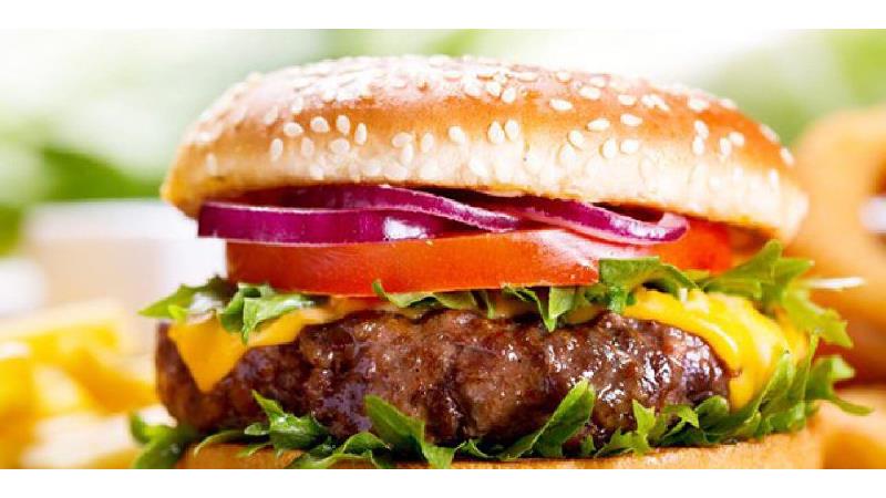 طرز تهیه همبرگر خانگی، لذیذتر و خوشمزه  به روش  فست فودهای آمریکایی