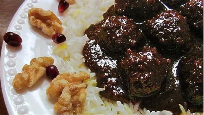 طرز تهیه فسنجان مجلسی با گوشت قلقلی