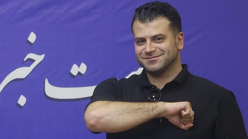 بشنوید: آهنگ عاشقانه روزبه حصاری با عنوان بی مقصد