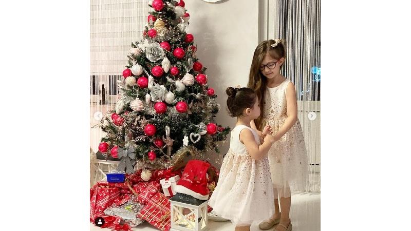 عکس‌های کریسمس لاکچری دختران شاهرخ استخری