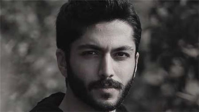 تیپ جدید کیسان دیباج با خنده های معنادارش