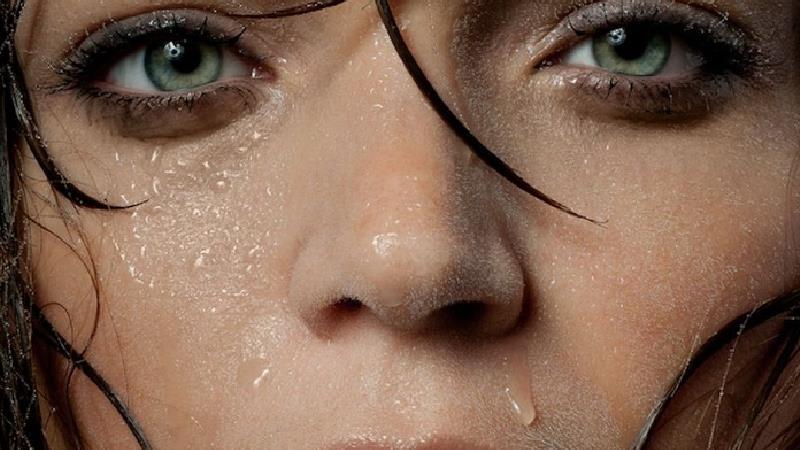 عرق سرد چیست؟ چه زمانی بروز می کند و راه درمان آن چیست