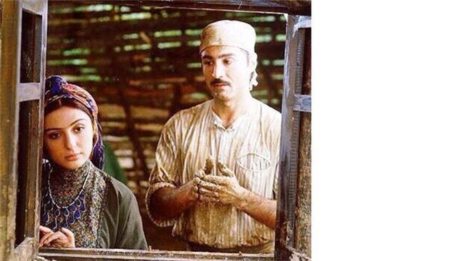 داستان سریال در چشم باد، ساعت پخش و تکرار و هنرپیشه هایی که در آن بازی می کنند