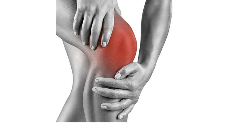 چرا زانو آب می آورد؟ زانو درد نشانه چیست