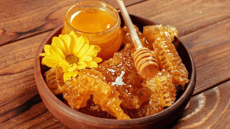 عسل درمانی  وعسل طبیعی  چیست و چطور از کیفیت عسل مطمئن شویم