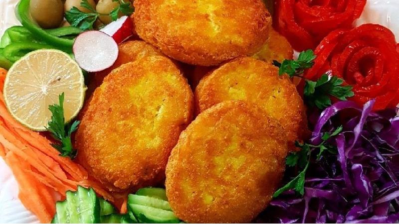 طرز تهیه کوکو سیب زمینی خوشمزه  به دو روش حرفه ای
