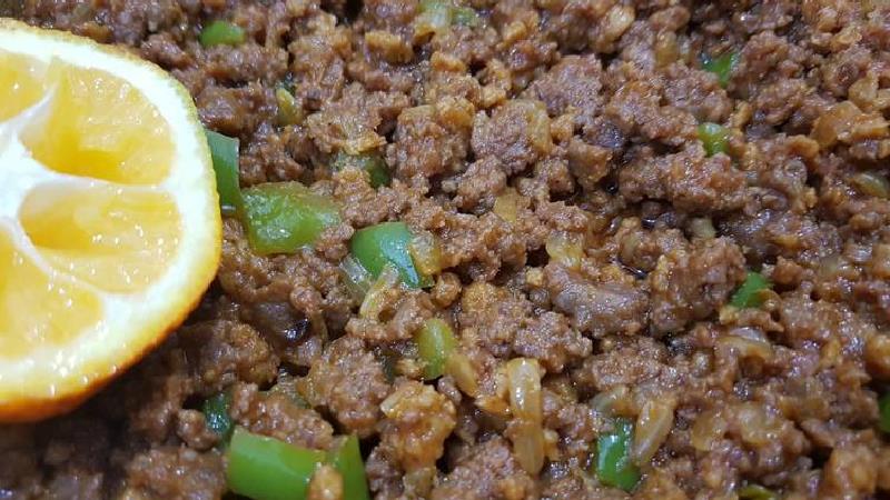 برای جلوگیری از چسبندگی و گلوله شدن گوشت چرخ کرده در غذا چه کنیم