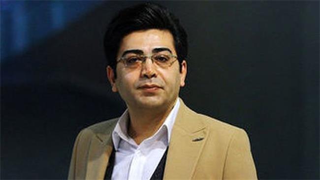 فرزاد حسنی مهاجرت کرده است ؟