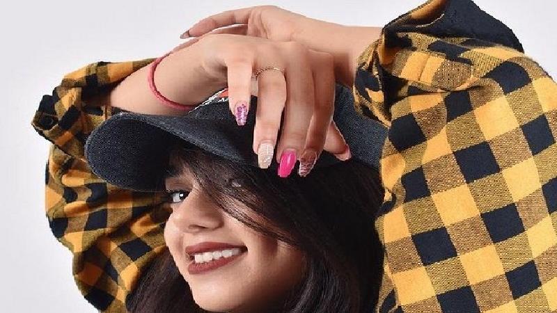 بیوگرافی کامل سارا مقربی بازیگر نقش نهال در سریال بوتیمار