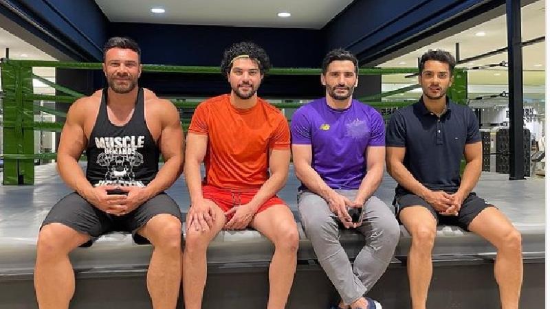 عکس متفاوت سینا مهراد کنار برادرش و شعری دلهره آور