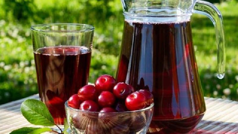 برای خوش‌رنگ شدن شربت آلبالو چه باید کرد