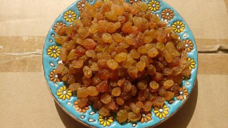 طرز تهیه کشمش پلویی خانگی به سبک خشکبار ها