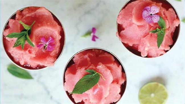 طرز تهیه یخ در بهشت هندوانه، نوشیدنی خنک تابستانی