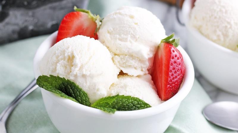 طرز تهیه بستنی وانیلی خانگی؛ روش ساده و آسان