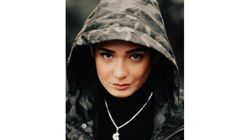 مینا وحید بازیگر نقش مهتاب در سریال افرا کیست