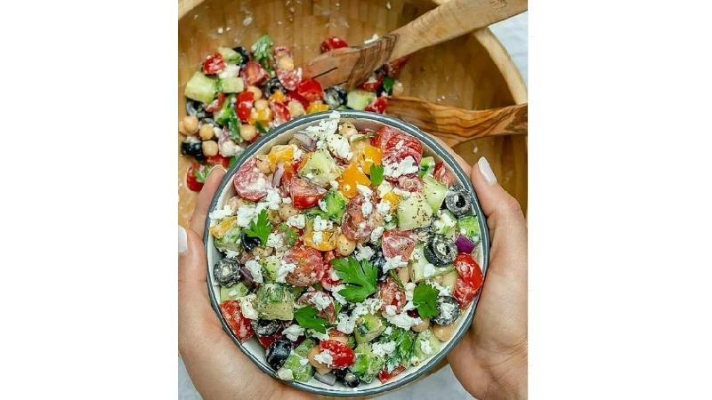 طرز تهیه سالاد یونانی رستوانی بسیار خوشمزه و شیک