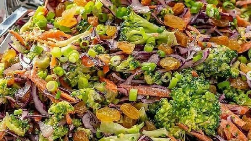 طرز تهیه سالاد کلم با سس یونانی