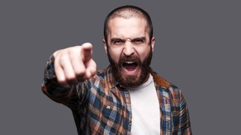 با مردان پرخاشگر  و بی ادب چطور رفتار کنیم