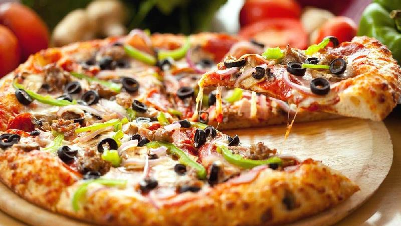 طرز تهیه پیتزا مخصوص رستورانی با یک دستور طلایی