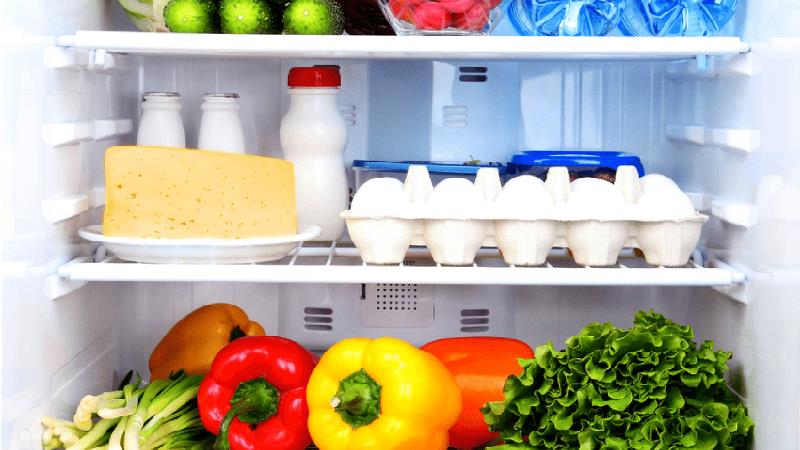 چه کنیم که مواد غذایی در یخچال فاسد نشود