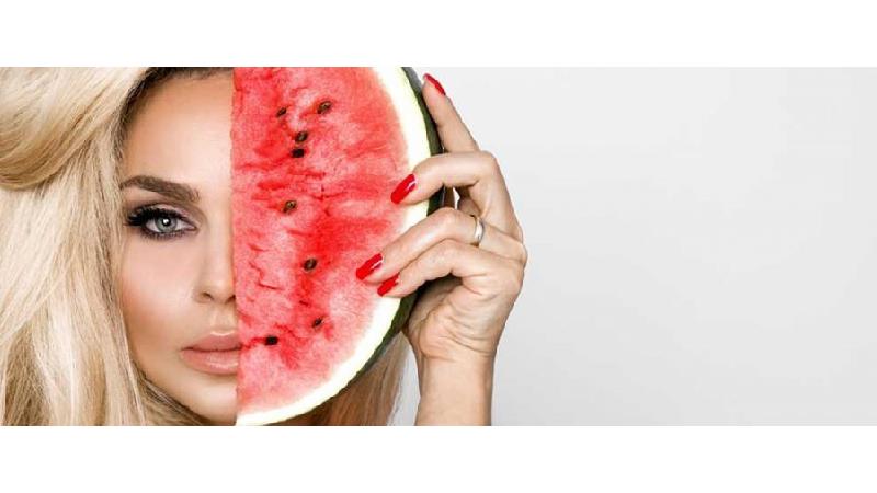 طرز تهیه ماسک بادام و هندوانه برای شفاف و صاف شدن پوست