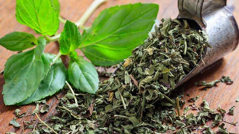چند کاربرد خیلی عالی سبزی خشک در آشپزی که نمی دانستند