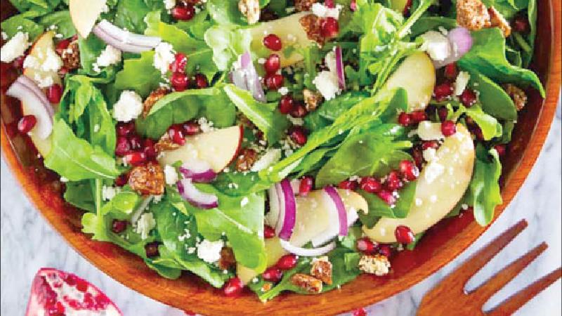 طرز تهیه سالاداسفناج با انار و گردو خیلی خوشمزه و مجلسی