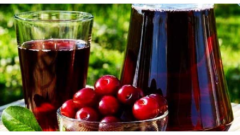 طرز تهیه شربت آلبالو خوش رنگ و ملس به سبک کارخانه ها