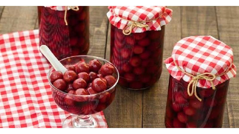 طرز تهیه ترشی آلبالو خیلی خوشمزه و مجلسی