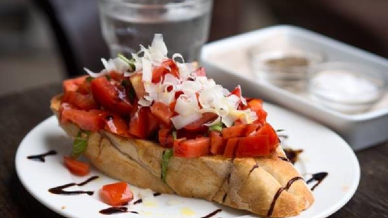 طرز تهیه بروستکا یا بروشتا پیش غذای خوشمزه ایتالیایی