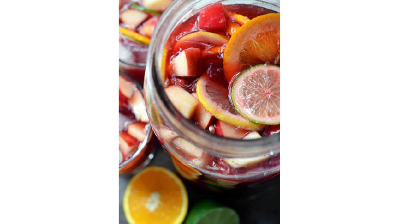 طرز تهیه کوکتل سانگریا نوشیدنی خنک و متفاوت کافه ها