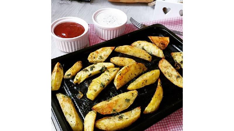 طرز تهیه سیب زمینی تنوری در فر خیلی خوشمزه و فوری