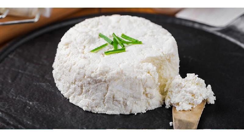 چطور یک پنیر خانگی به سبک کارخانه درست کنیم