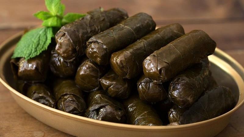 طرز تهیه دلمه برگ مو خیلی خوشمزه و مجلسی