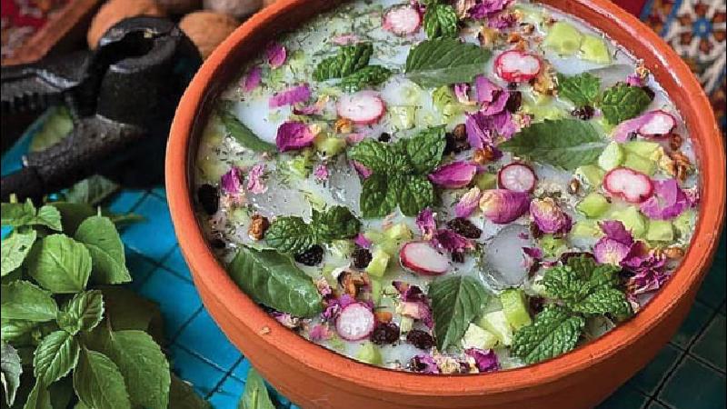 طرز تهیه آب دوغ خیار مجلسی و خیلی خوشمزه