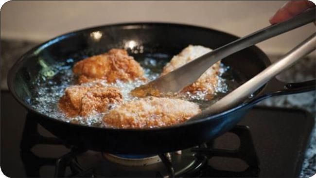 دلیل کف کردن روغن موقع پخت غذا