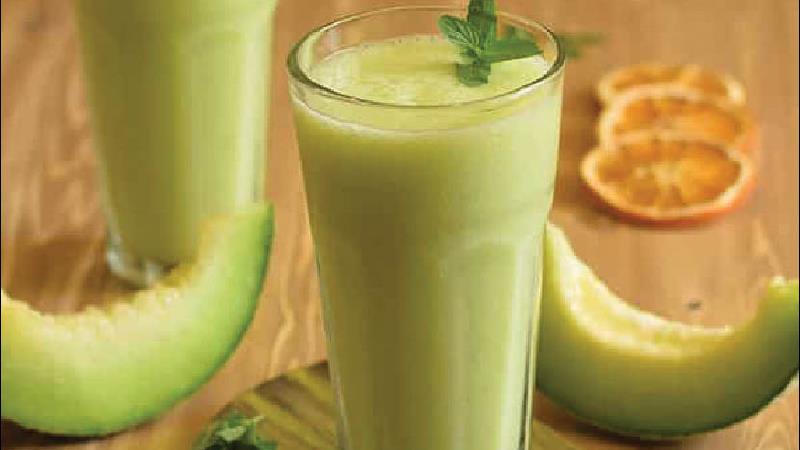 طرز تهیه اسموتی طالبی به سبک کافه ها