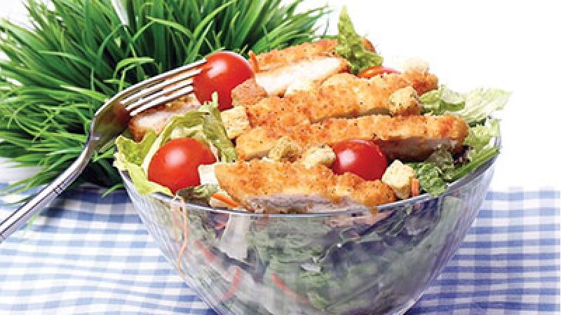 طرز تهیه سالاد فیله مرغ و سبزیجات به سبک رستوران‌ها