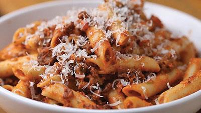 طرز تهیه پاستا رژیمی  با سس بلونز