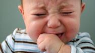 نوزادان چرا گریه می‌کنند و چطور گریه آنها را متوقف کنیم