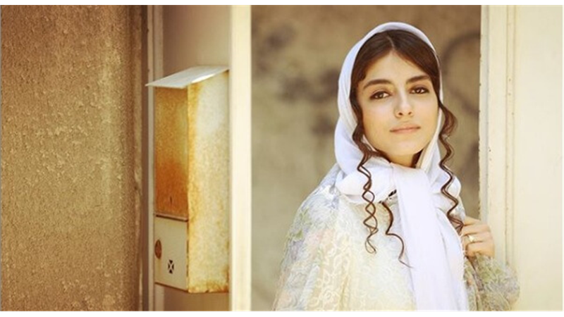 پردیس پورعابدینی بازیگر نقش مانلی یا مرضیه در سریال آقازاده 