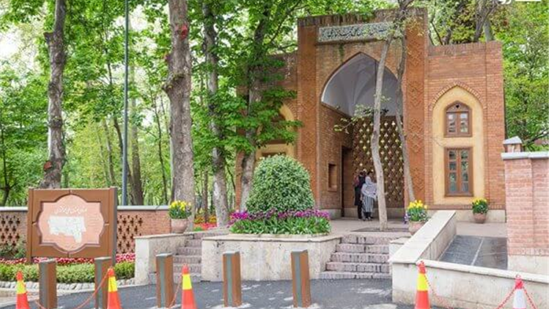 ورودی باغ ایرانی ده ونک